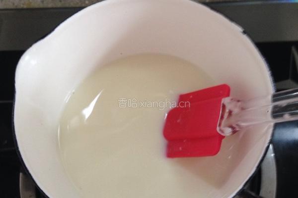 焦糖鸡蛋牛奶布丁的做法图解3