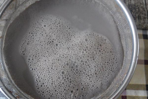 黑芝麻核桃豆浆的做法图解5