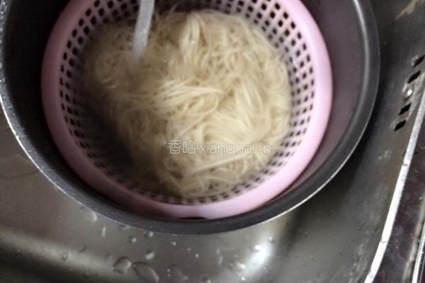 特色炸酱面的做法图解4