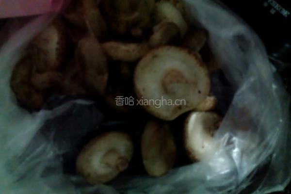 烤肉味香菇小炒肉的做法图解1