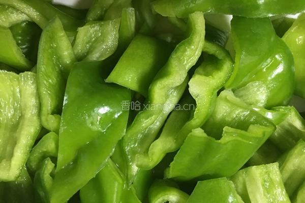 青椒土豆片的做法图解2