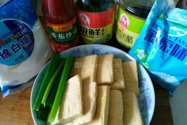 茄汁豆腐干的做法图解1