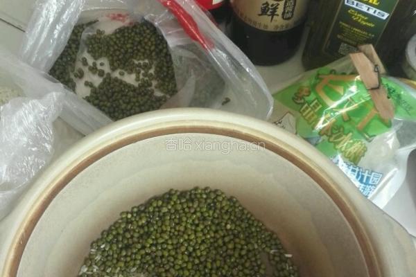大米绿豆粥的做法图解1