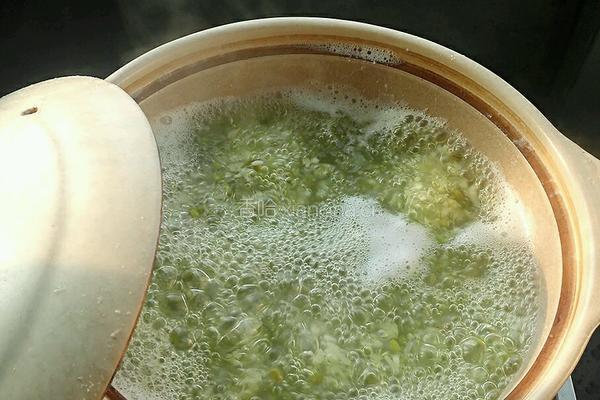 大米绿豆粥的做法图解3
