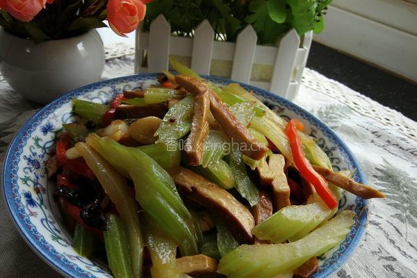 芹菜素炒五香豆干的做法图解7