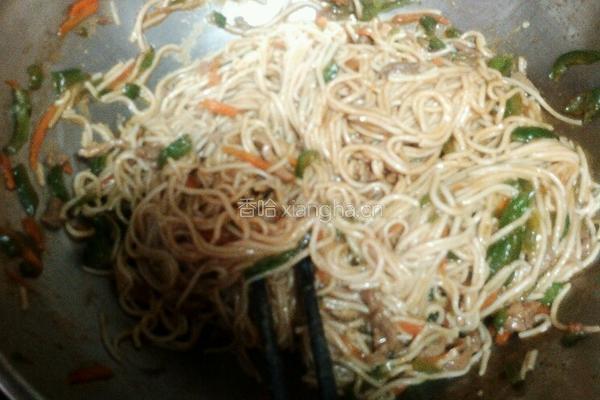 青椒肉丝炒面的做法图解10