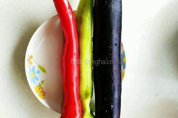 青椒茄子丝的做法图解1