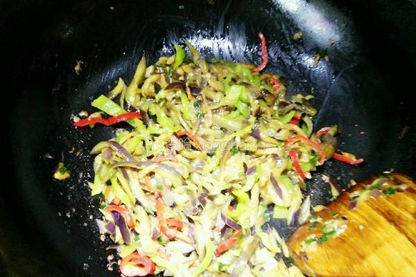 青椒茄子丝的做法图解6
