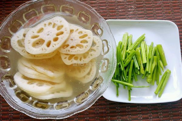 香辣凉拌藕片的做法图解2