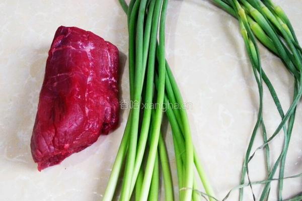 蒜苔炒牛肉的做法图解1