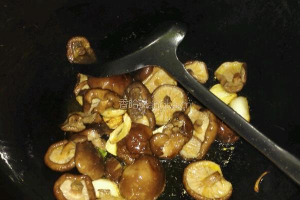 青菜炒香菇的做法图解5