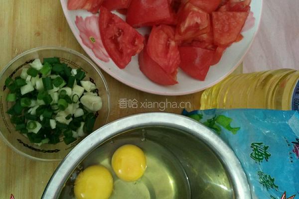 柿子炒鸡蛋的做法图解1