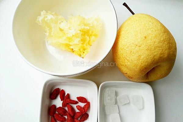 冰糖雪梨银耳汤的做法图解1
