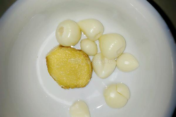 爆炒蚕豆的做法图解3