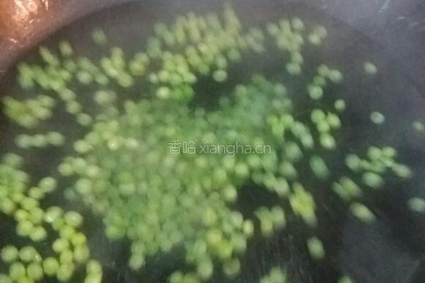 豌豆炒肉的做法图解4