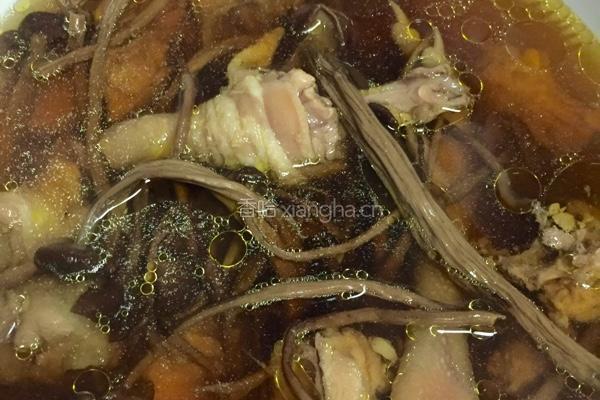 茶树菇炖鸡