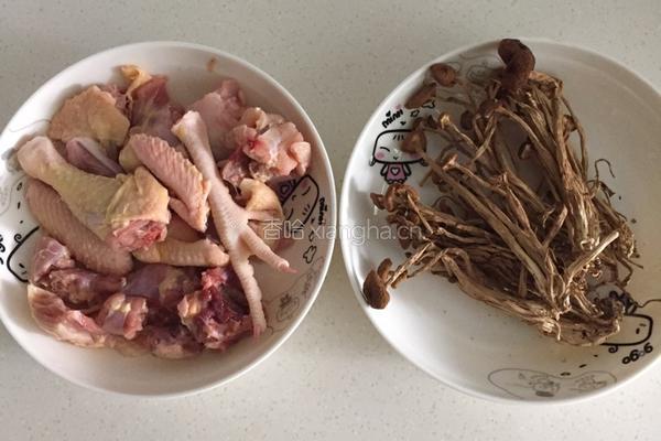 茶树菇炖鸡的做法图解1