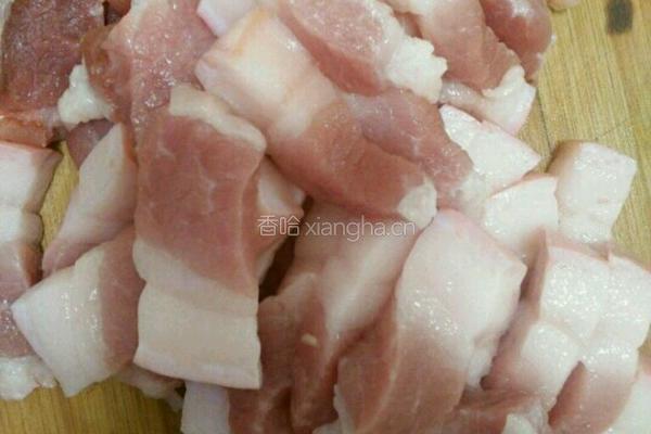 五花肉烧土豆的做法图解1
