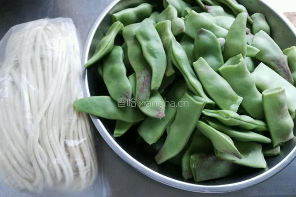 油豆角焖面的做法图解2