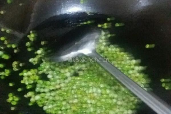 豌豆炒肉的做法图解4
