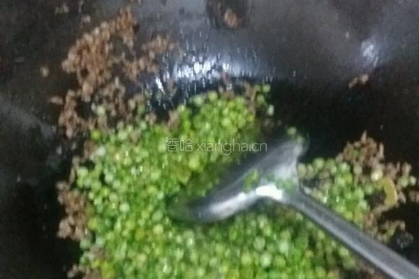豌豆炒肉的做法图解6