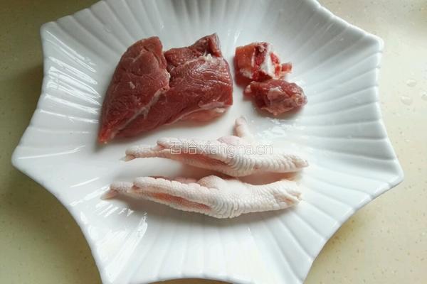 花旗参石斛瘦肉汤的做法图解2