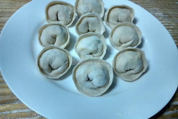 西葫芦鸡蛋虾皮饺子的做法图解13