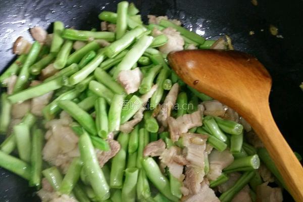 干煸五花肉豆角的做法图解4