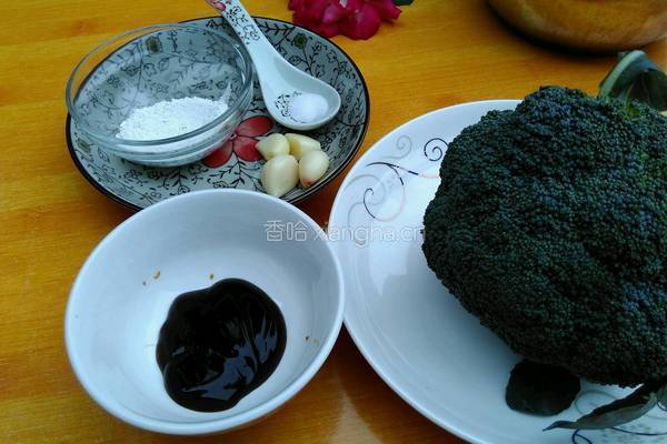 蒜蓉蚝油西兰花的做法图解1