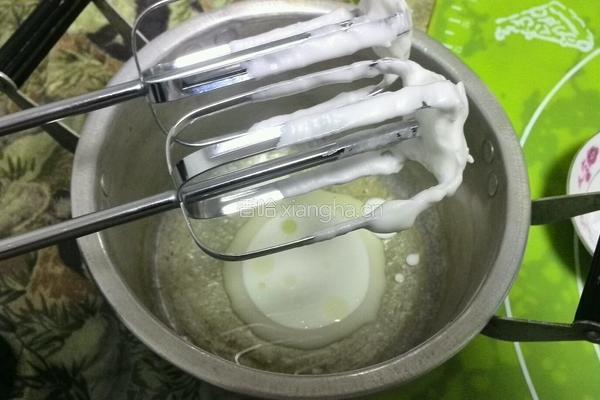 大红枣戚风蛋糕6寸的做法图解5