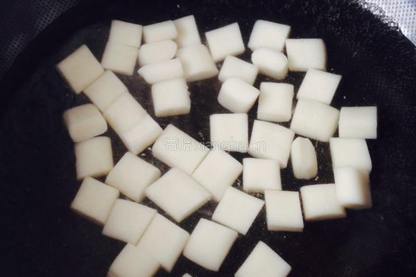番茄炒年糕的做法图解3