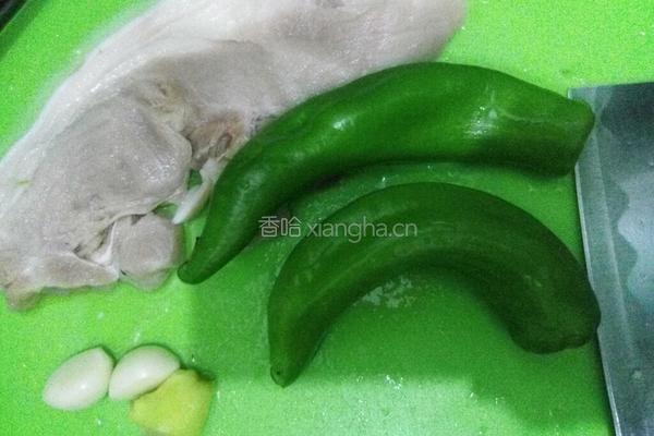 青椒肉片的做法图解1