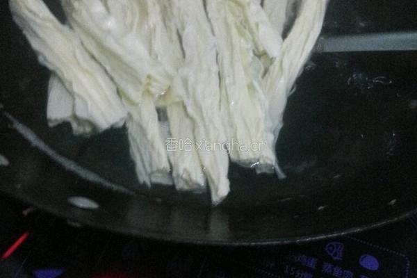 黄瓜凉拌腐竹的做法图解2