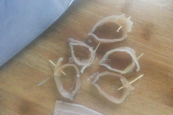 香酥鱿鱼圈儿的做法图解2