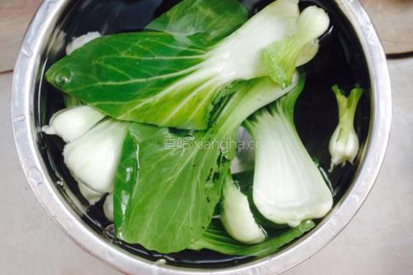 素炒木耳青菜的做法图解1