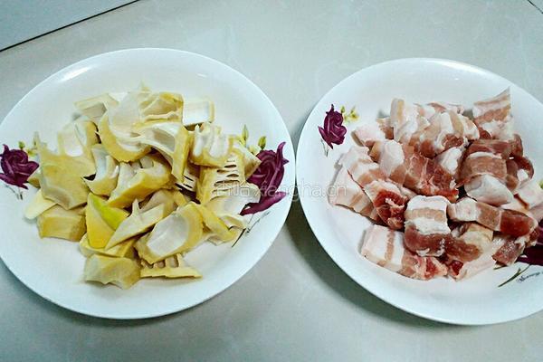 春笋红烧肉的做法图解1