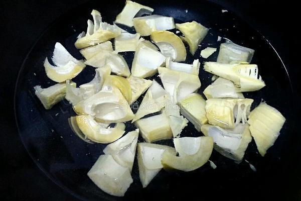春笋红烧肉的做法图解3