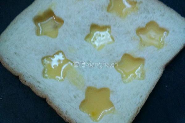 煎鸡蛋吐司的做法图解2