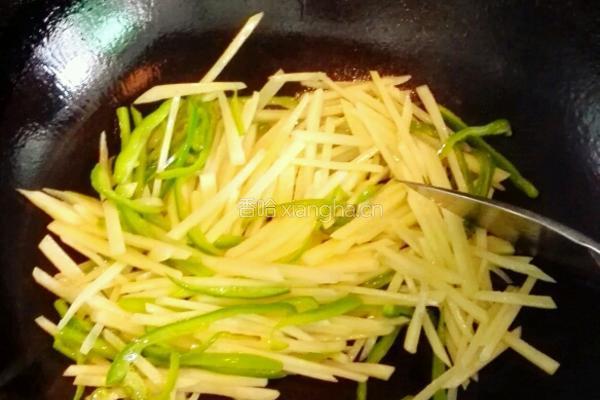 土豆炒青椒的做法图解6