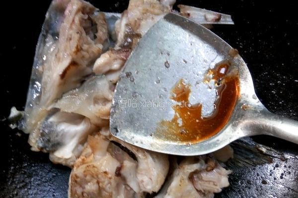 大头鱼芋头杏鲍菇碎肉汤的做法图解7