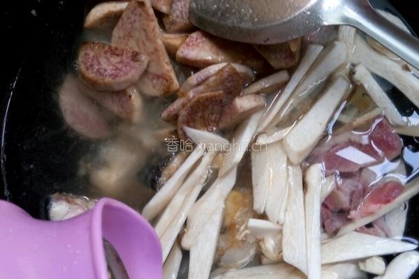 大头鱼芋头杏鲍菇碎肉汤的做法图解9