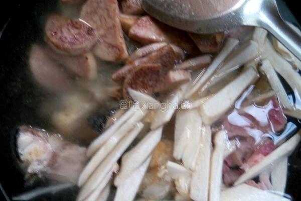 大头鱼芋头杏鲍菇碎肉汤的做法图解10