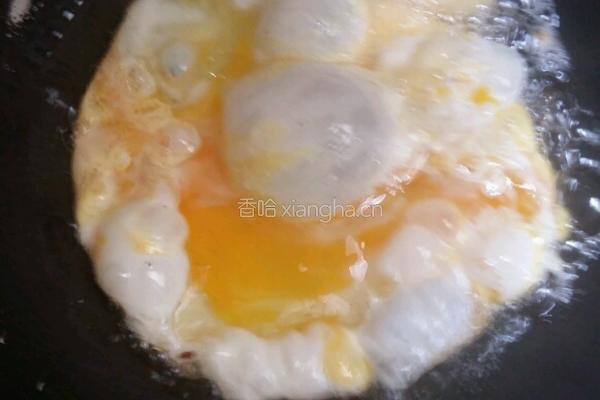 西红柿尖椒炒鸡蛋的做法图解3
