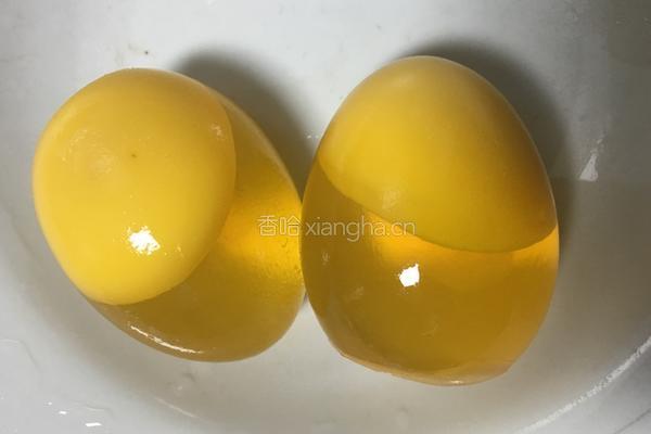 烧椒皮蛋的做法图解1