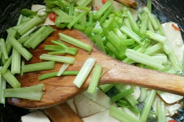 芹菜炒香干的做法图解4