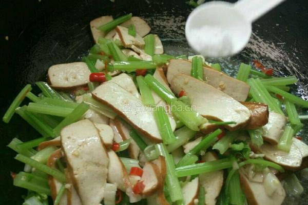 芹菜炒香干的做法图解5