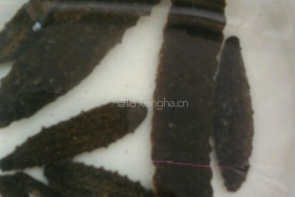 海参小米粥的做法图解3