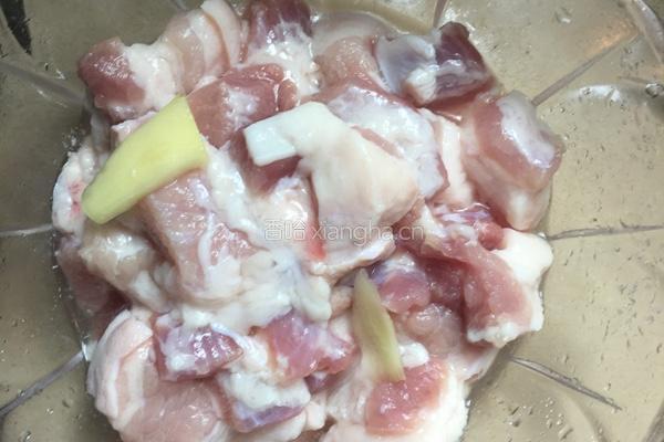 土豆红烧肉的做法图解2