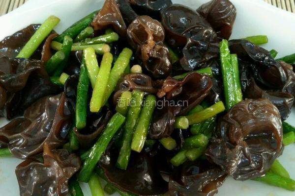 蒜苔炒黑木耳的做法图解4
