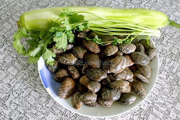 丝瓜花蛤汤的做法图解1